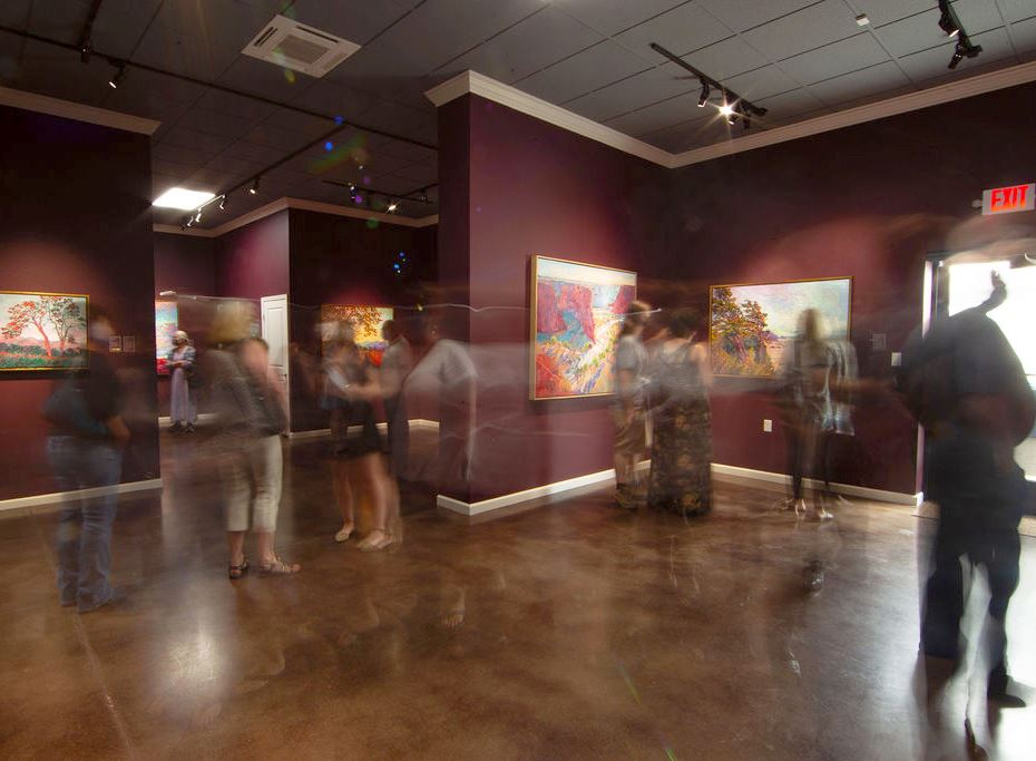 The Erin Hanson Gallery opens its doors in McMinnville, Oregon. 2021